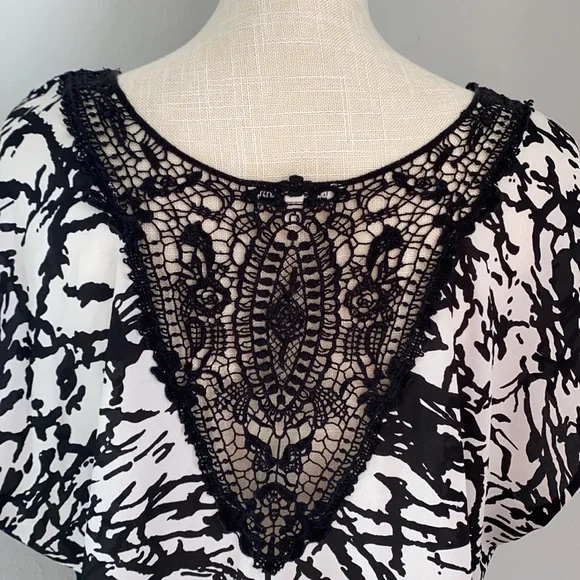 Black Rainn Blouse - Picture 3 of 8